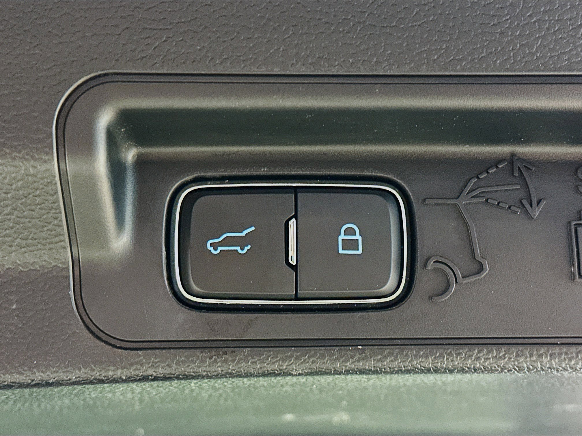 Used 2024 Ford Explorer XLT w/ Equipment Group 202A image 29