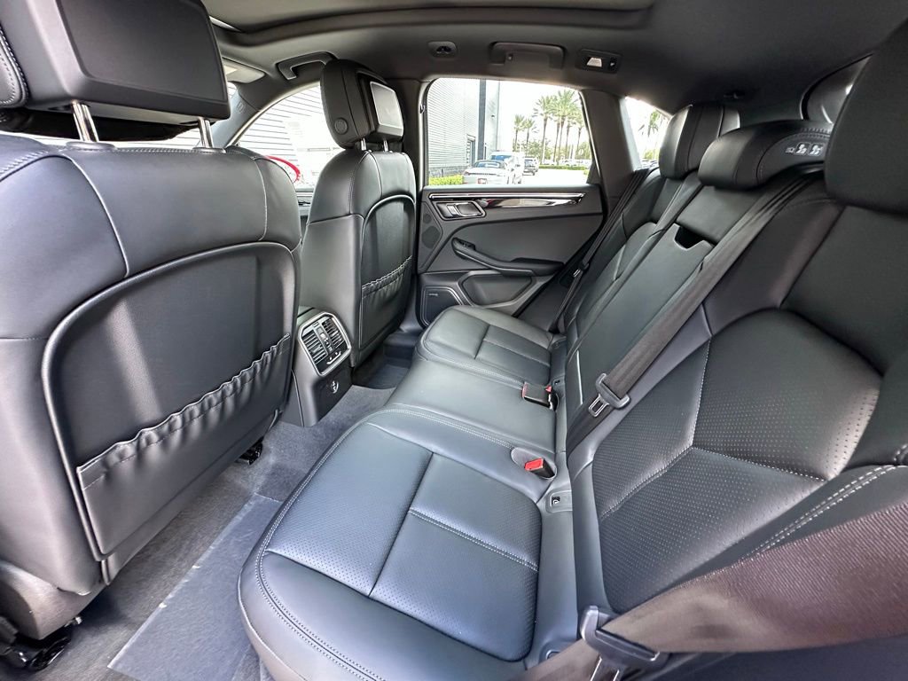 Used 2026 Porsche Macan AWD/4WD image 33