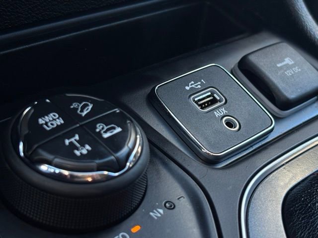 Used 2021 Jeep Cherokee Trailhawk w/ Trailer Tow Group image 38