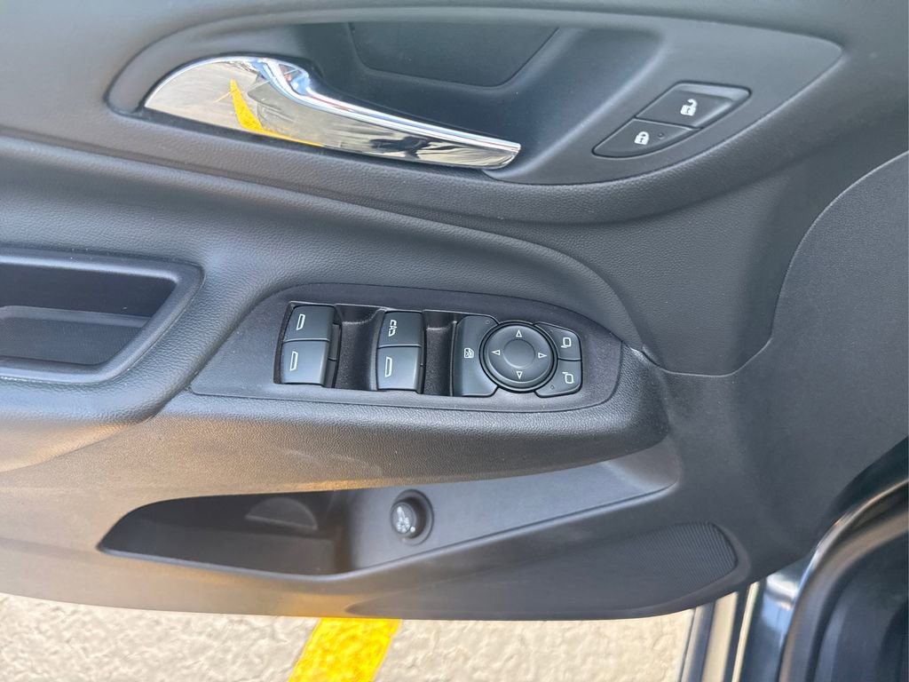 Used 2020 Chevrolet Equinox LT w/ Driver Convenience Package image 32