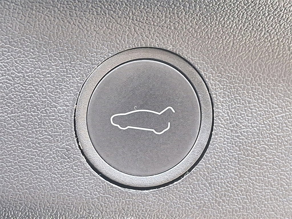 Used 2023 Tesla Model Y Long Range image 27