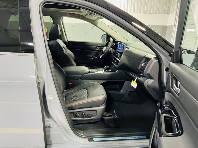 New 2026 Nissan Pathfinder Platinum image 38