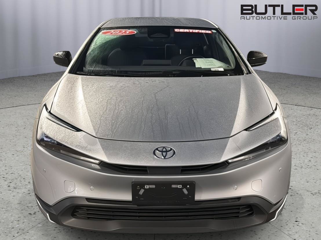 Certified 2025 Toyota Prius LE FWD image 9