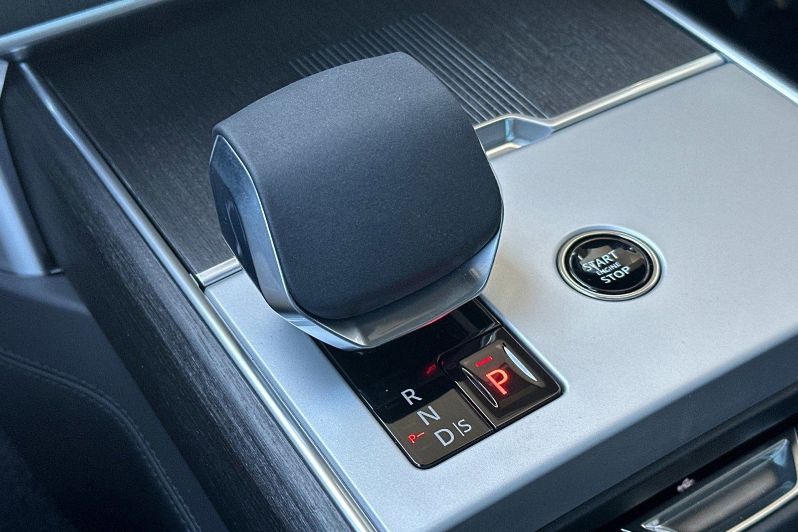 New 2026 Land Rover Range Rover Long Wheelbase Autobiography image 25