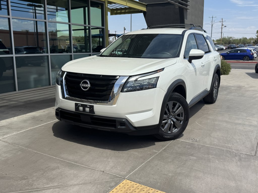 Used 2024 Nissan Pathfinder SV w/ Lighting Package (N92) FWD image 2