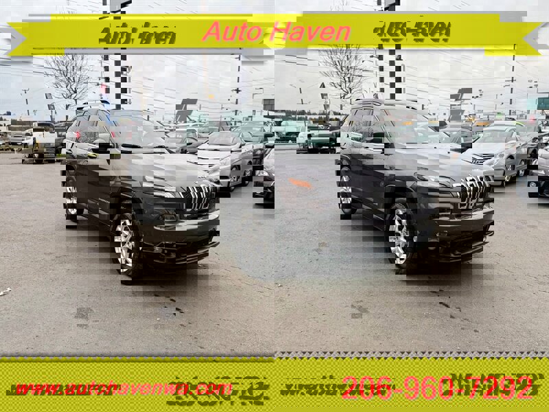 Used 2014 Jeep Cherokee Latitude w/ Cold Weather Group AWD/4WD image 2