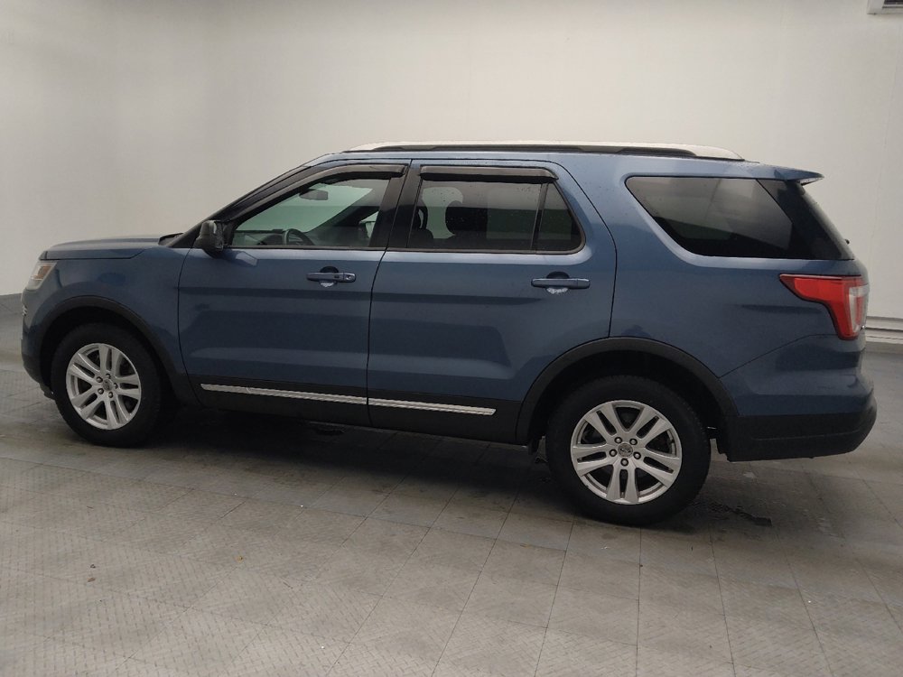 Used 2018 Ford Explorer XLT AWD/4WD image 3
