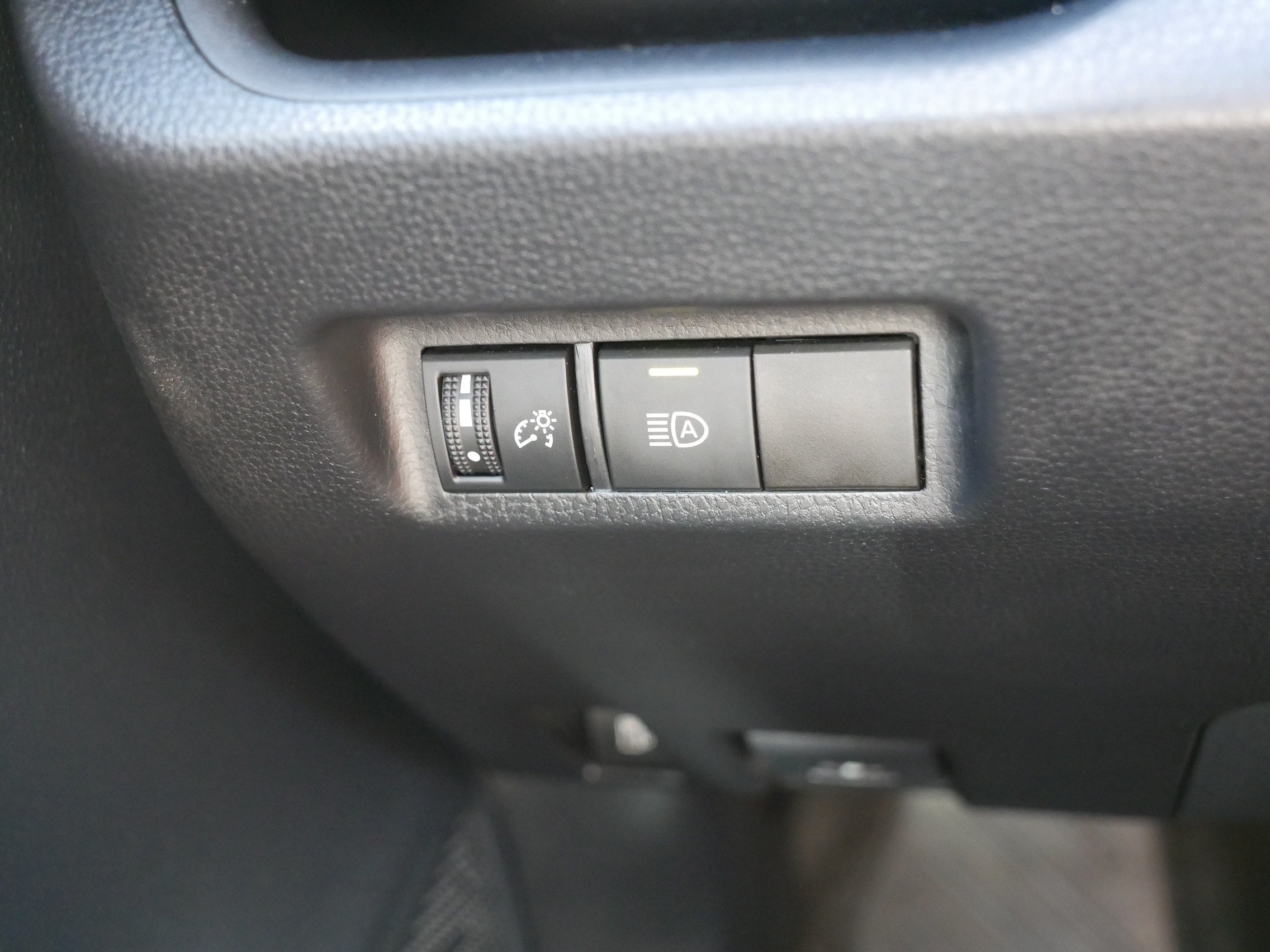Used 2021 Toyota RAV4 LE AWD/4WD image 26