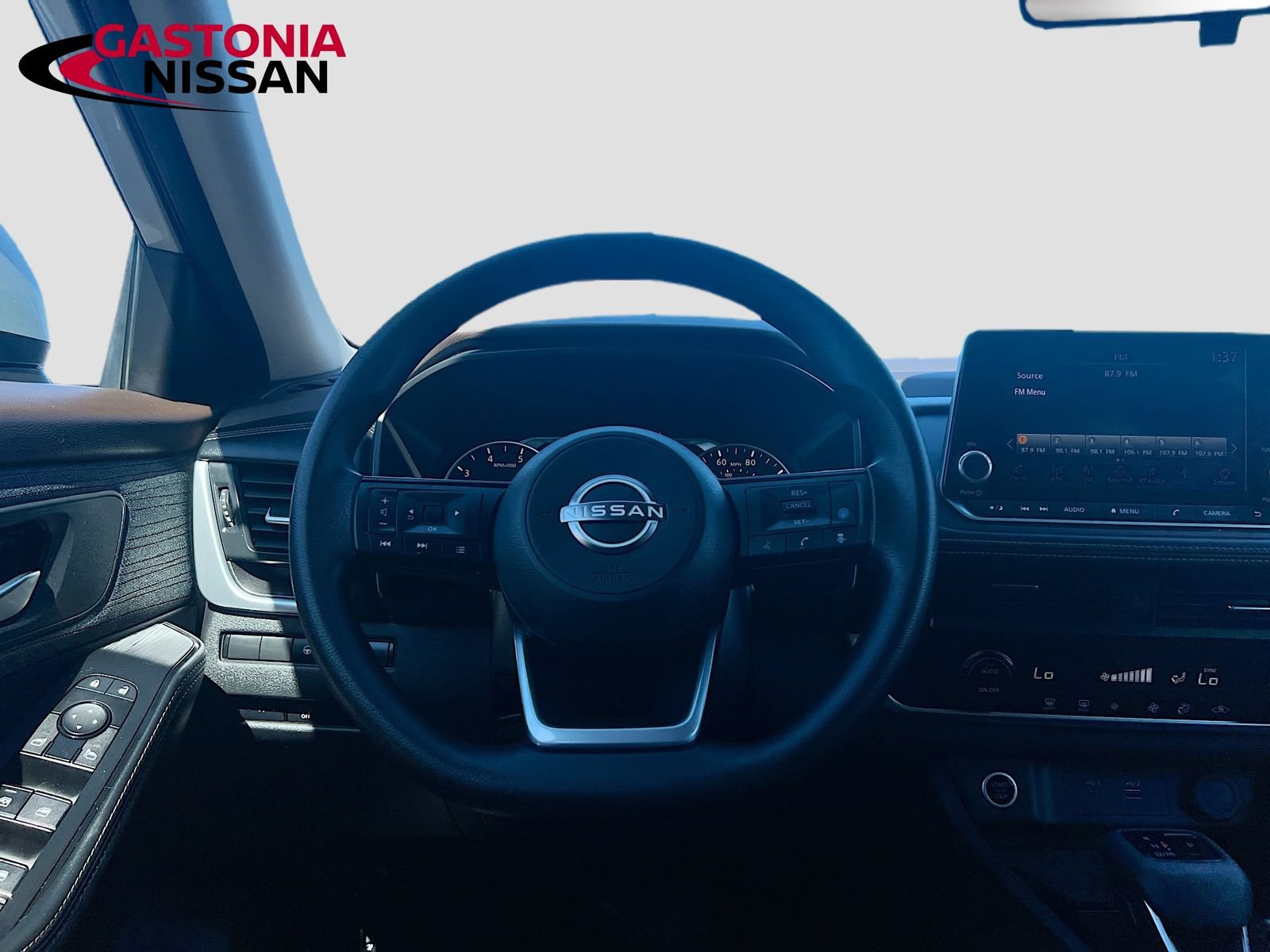 Used 2023 Nissan Rogue SV FWD image 29