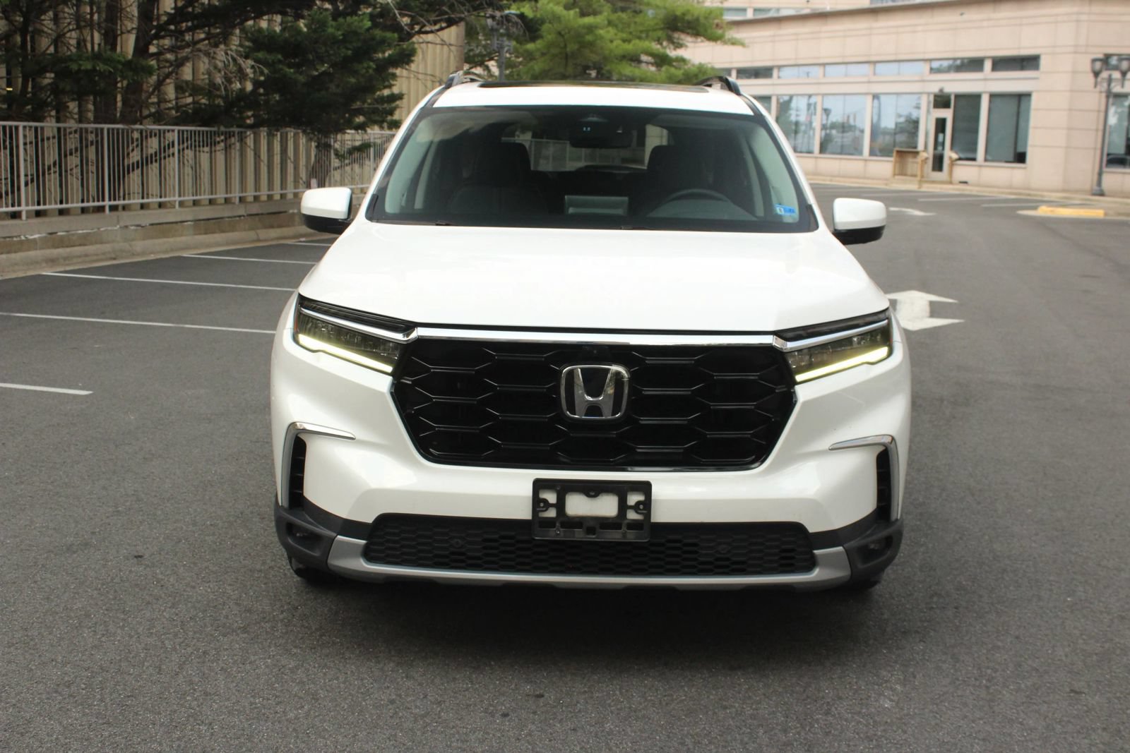 Used 2023 Honda Pilot Elite image 3