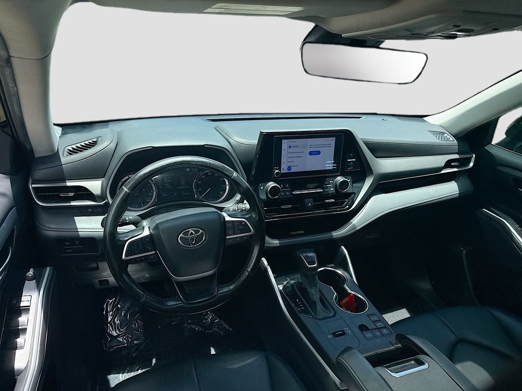 Used 2023 Toyota Highlander XLE FWD image 25