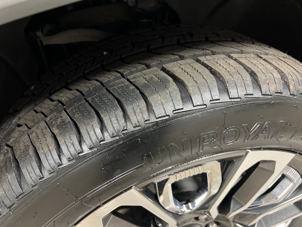 Certified 2024 GMC Sierra 1500 Denali Ultimate AWD/4WD image 11