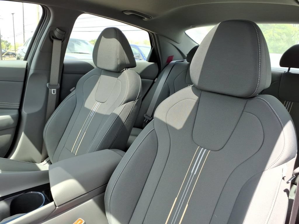 New 2026 Hyundai Elantra SEL Sport Premium FWD image 15