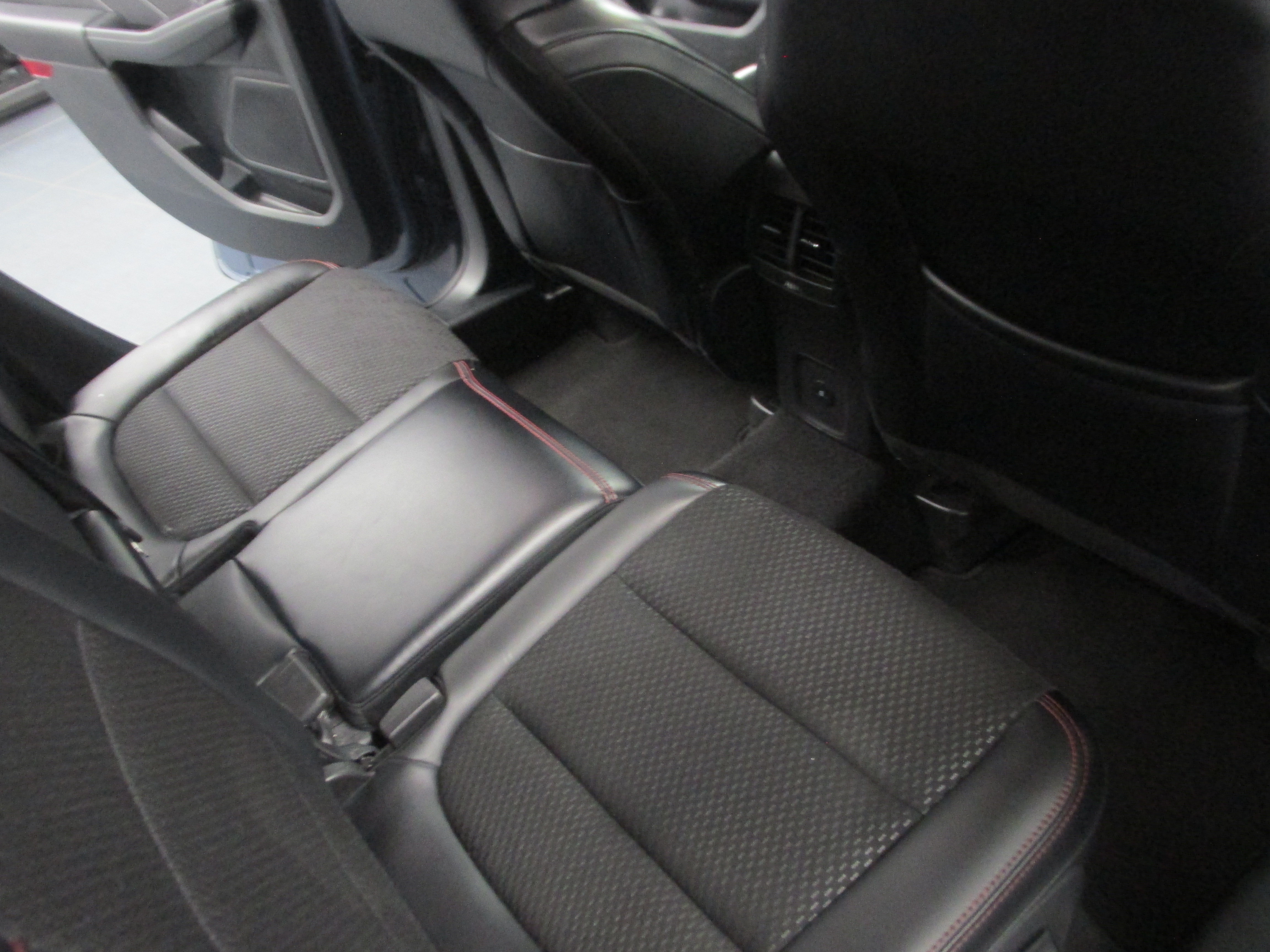Used 2025 Ford Escape ST-Line AWD/4WD image 25