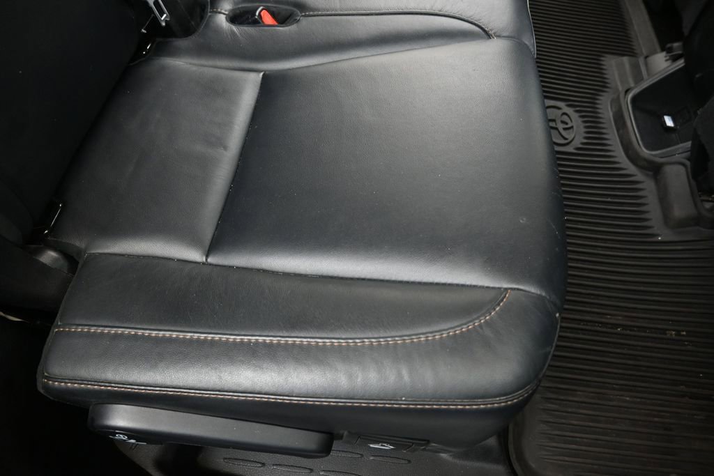 Used 2018 Toyota Highlander XLE AWD/4WD image 16