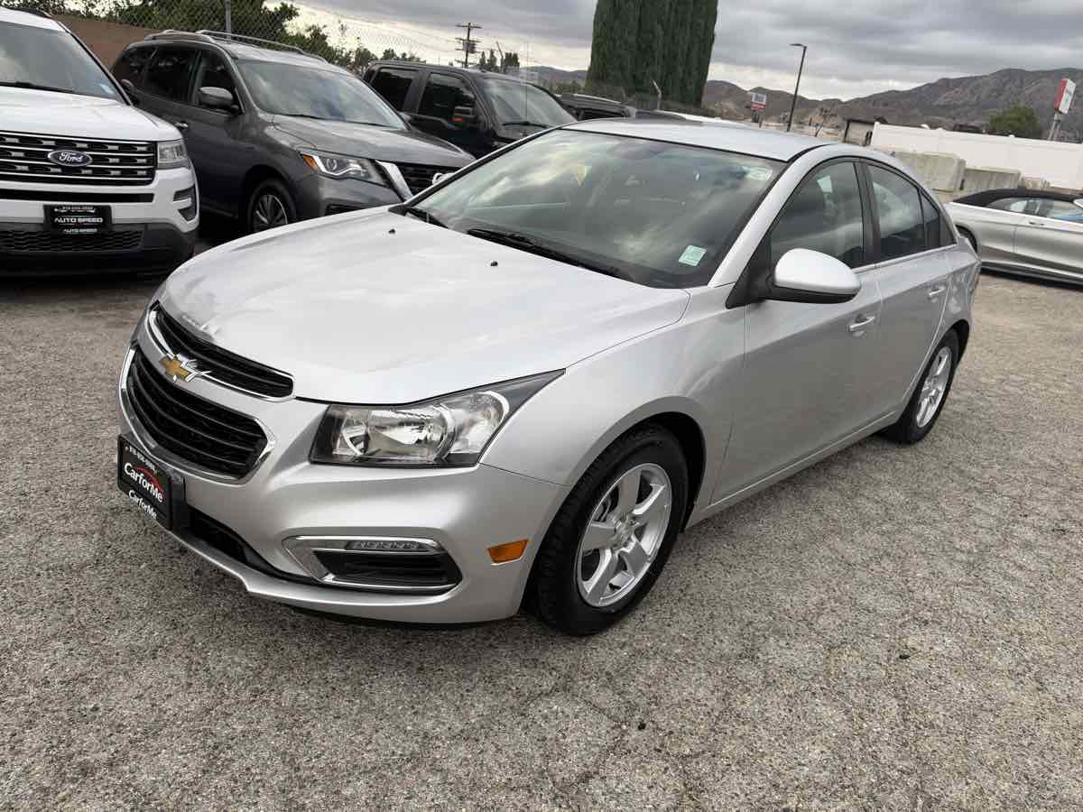 Used 2016 Chevrolet Cruze LT w/ Technology Package FWD image 3