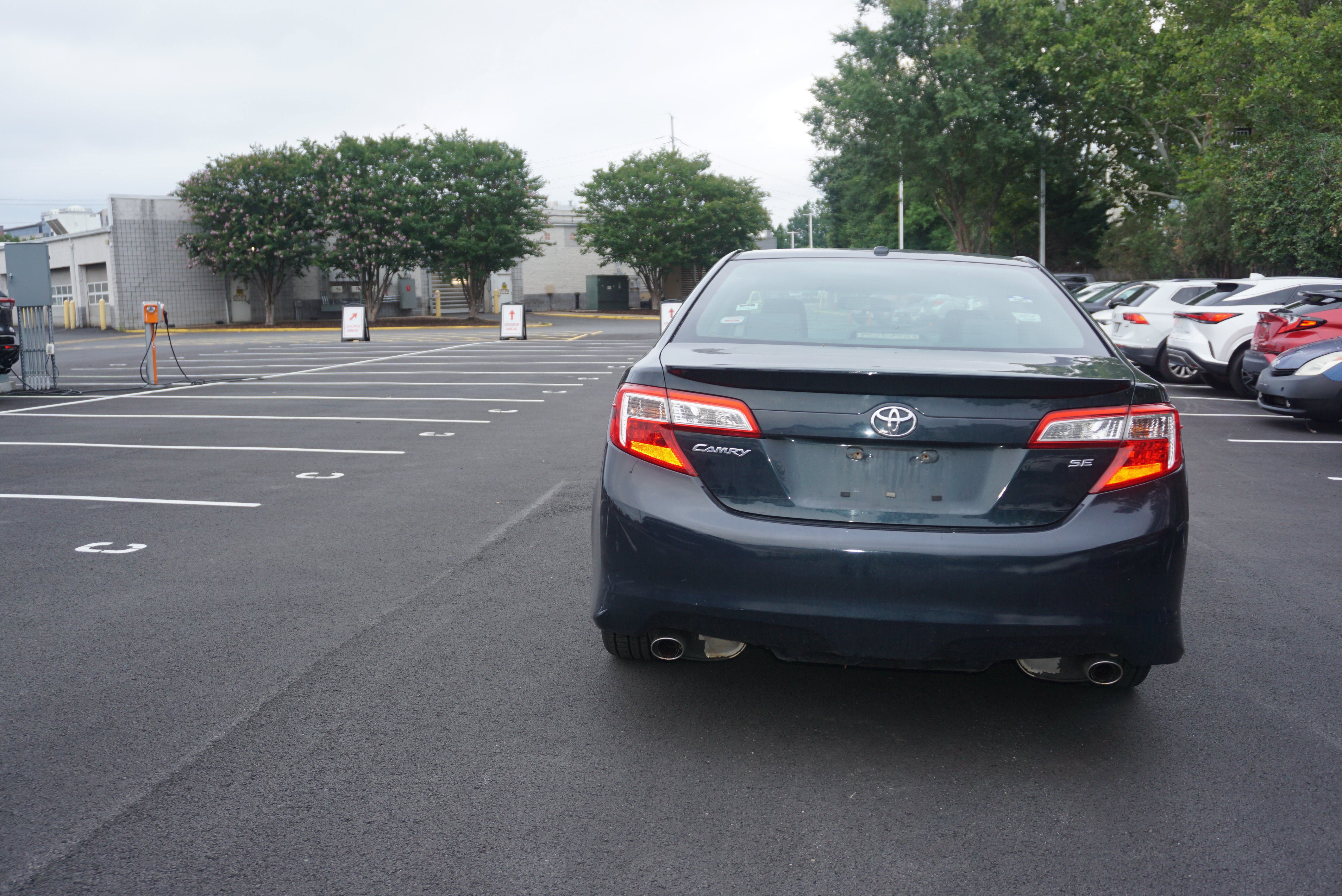Used 2013 Toyota Camry SE FWD image 4