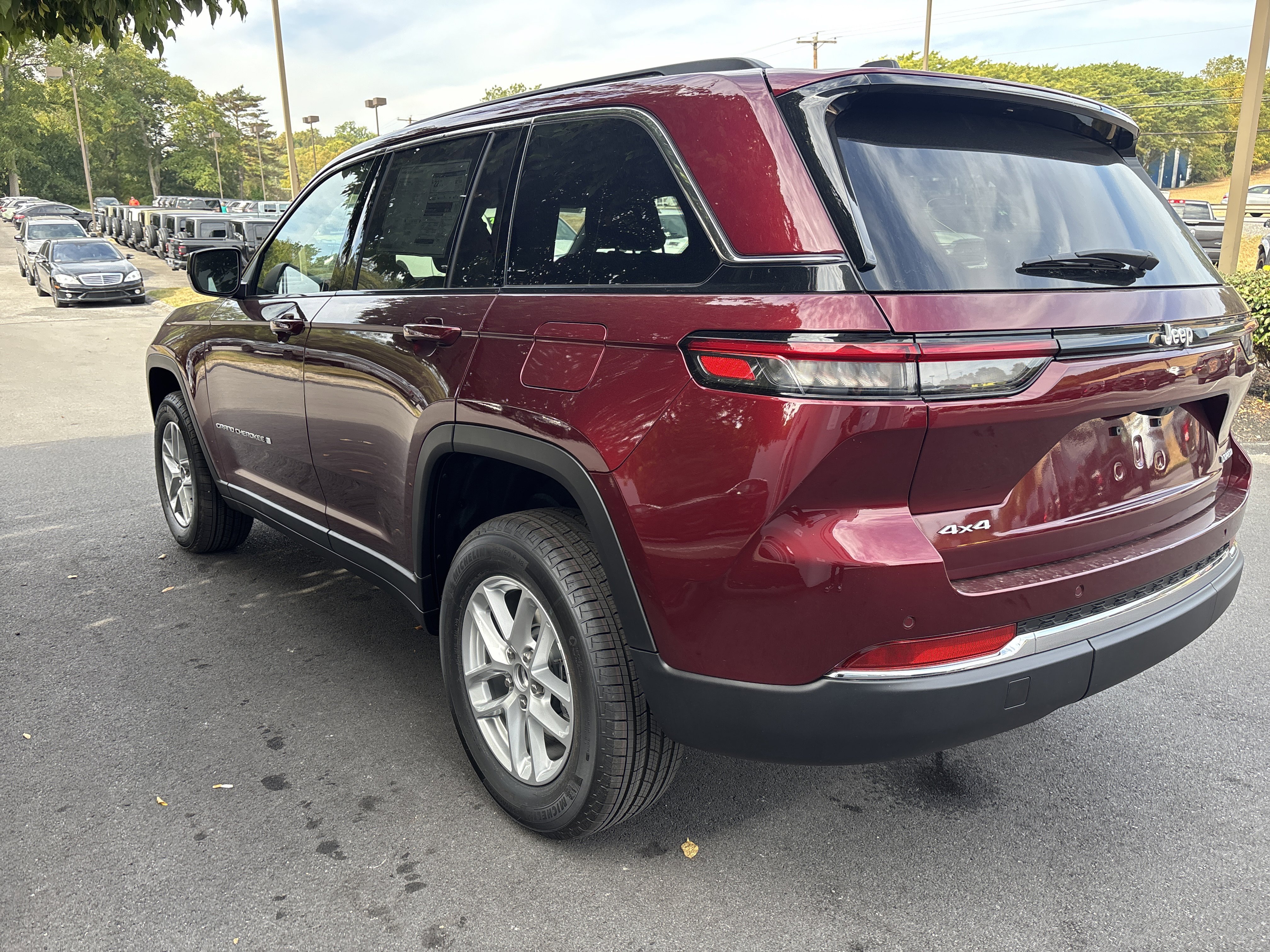 New 2025 Jeep Grand Cherokee Laredo X w/ Luxury Tech Group I image 6