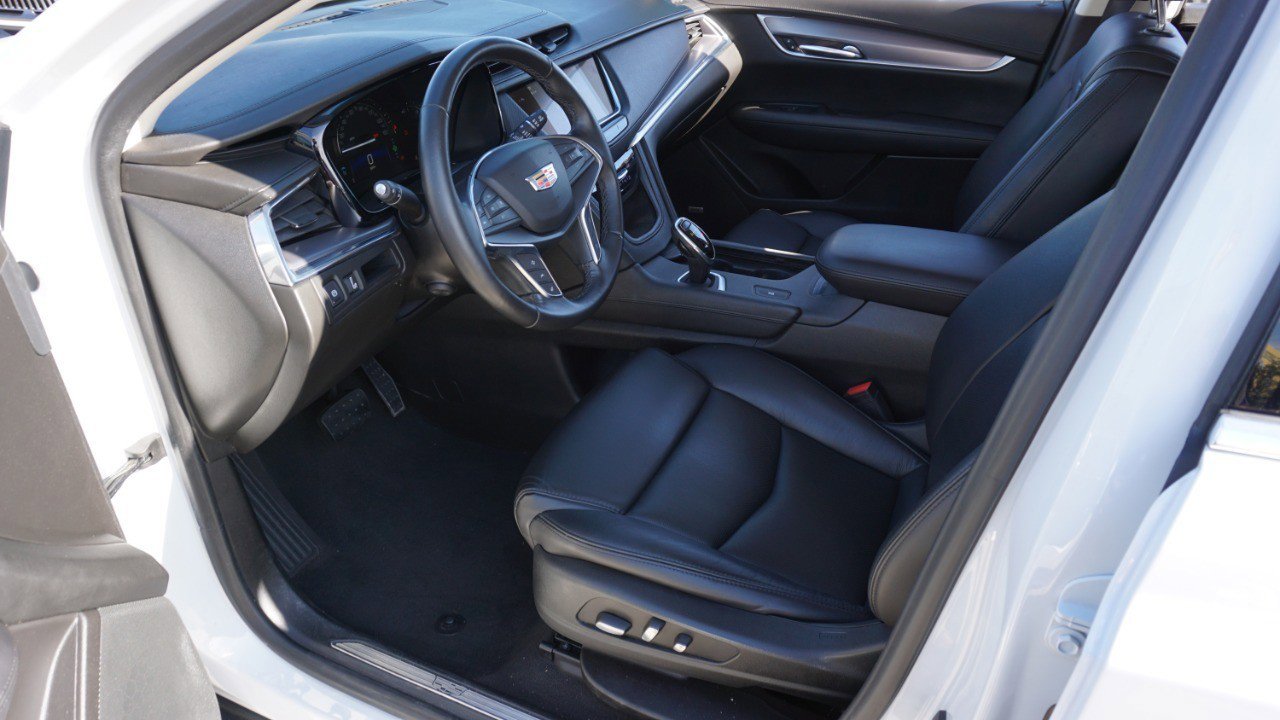 Used 2018 Cadillac XT5 Luxury w/ Driver Awareness Package image 13