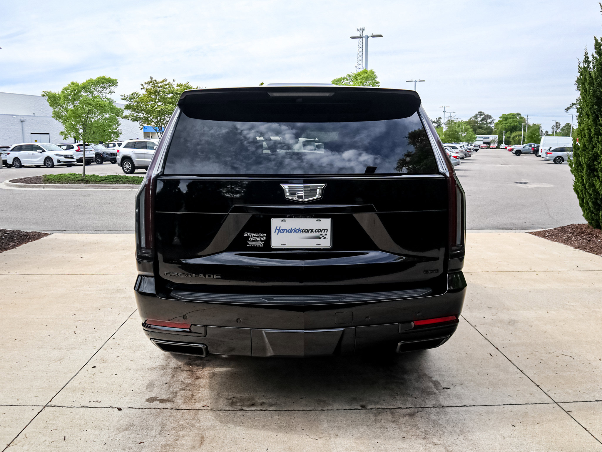 Used 2025 Cadillac Escalade Sport Platinum w/ LPO, ONYX Package image 9