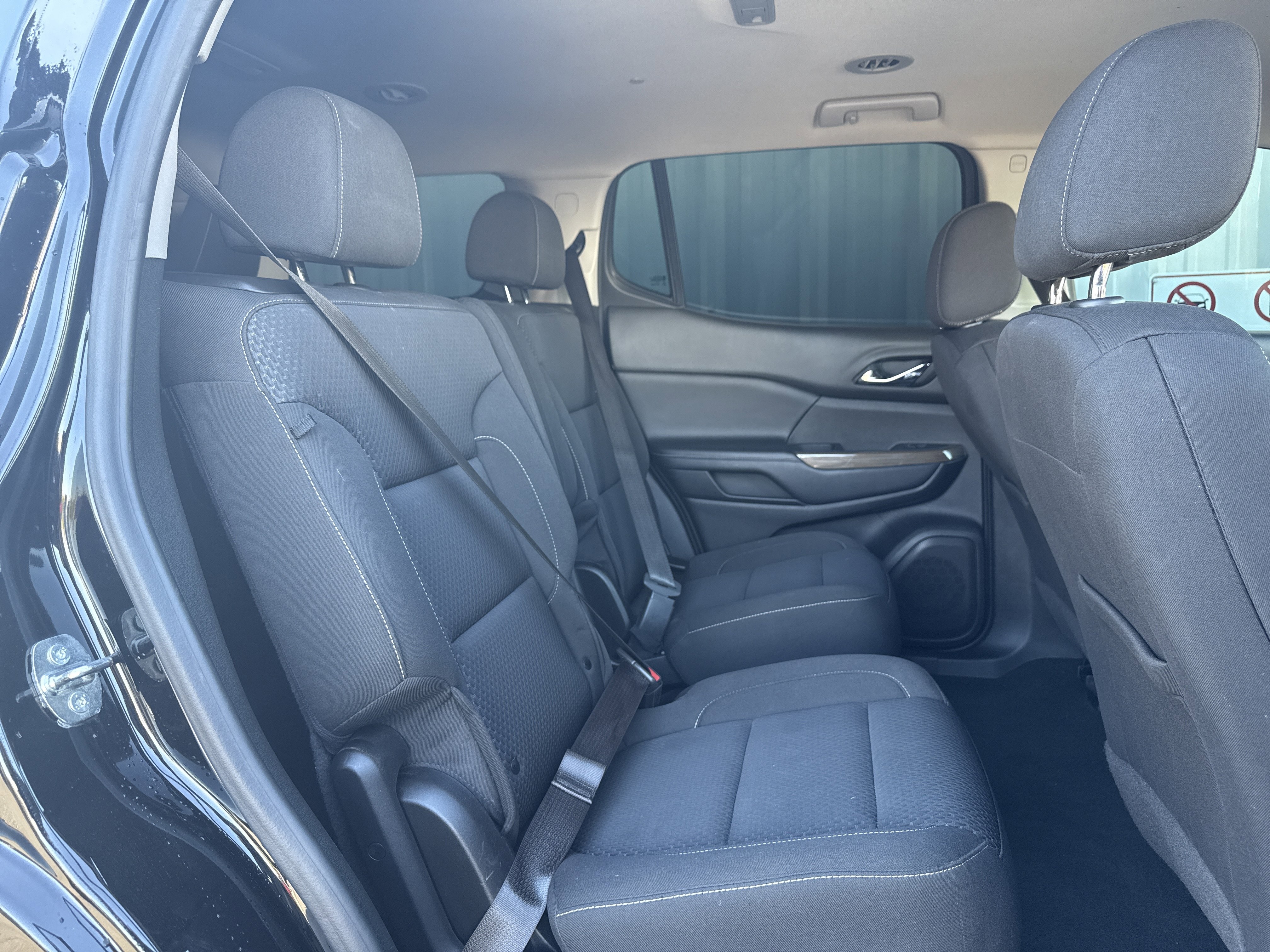 Used 2023 GMC Acadia SLE image 29