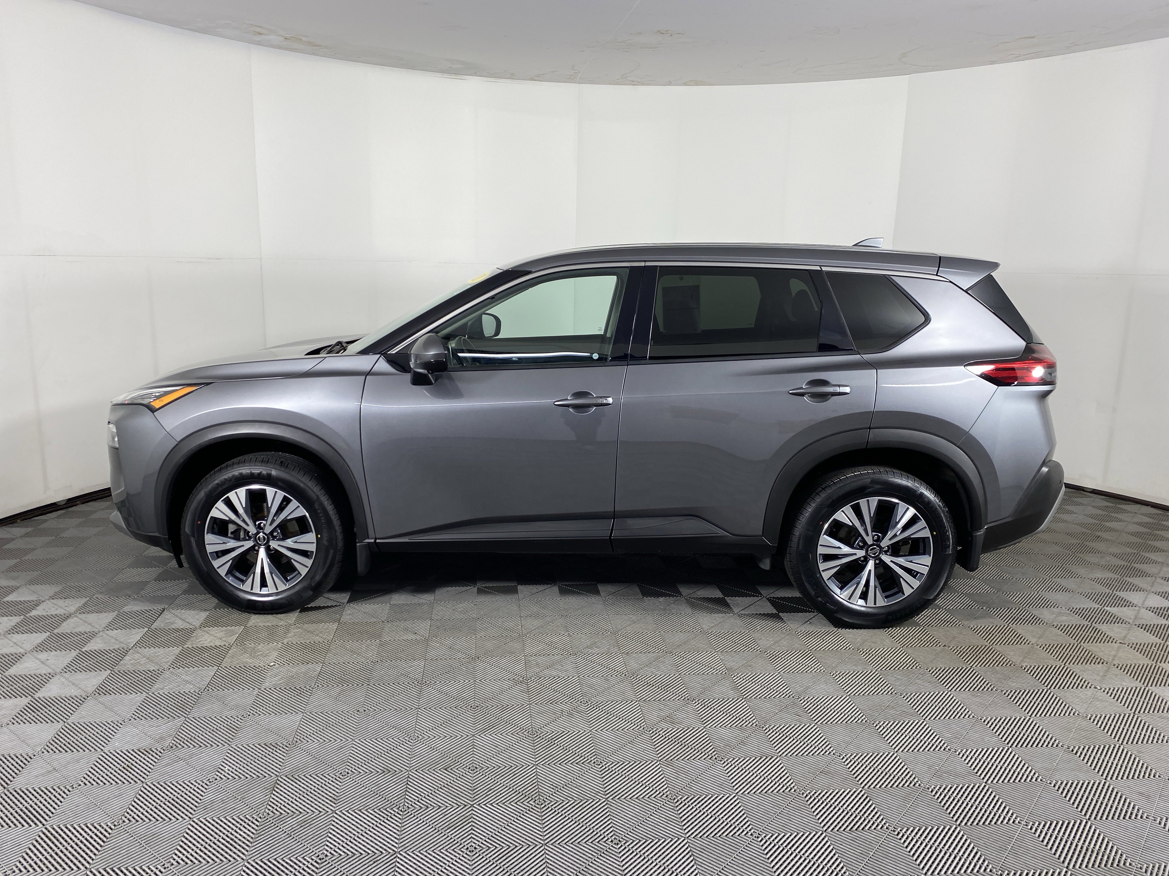 Used 2021 Nissan Rogue SV AWD/4WD image 8