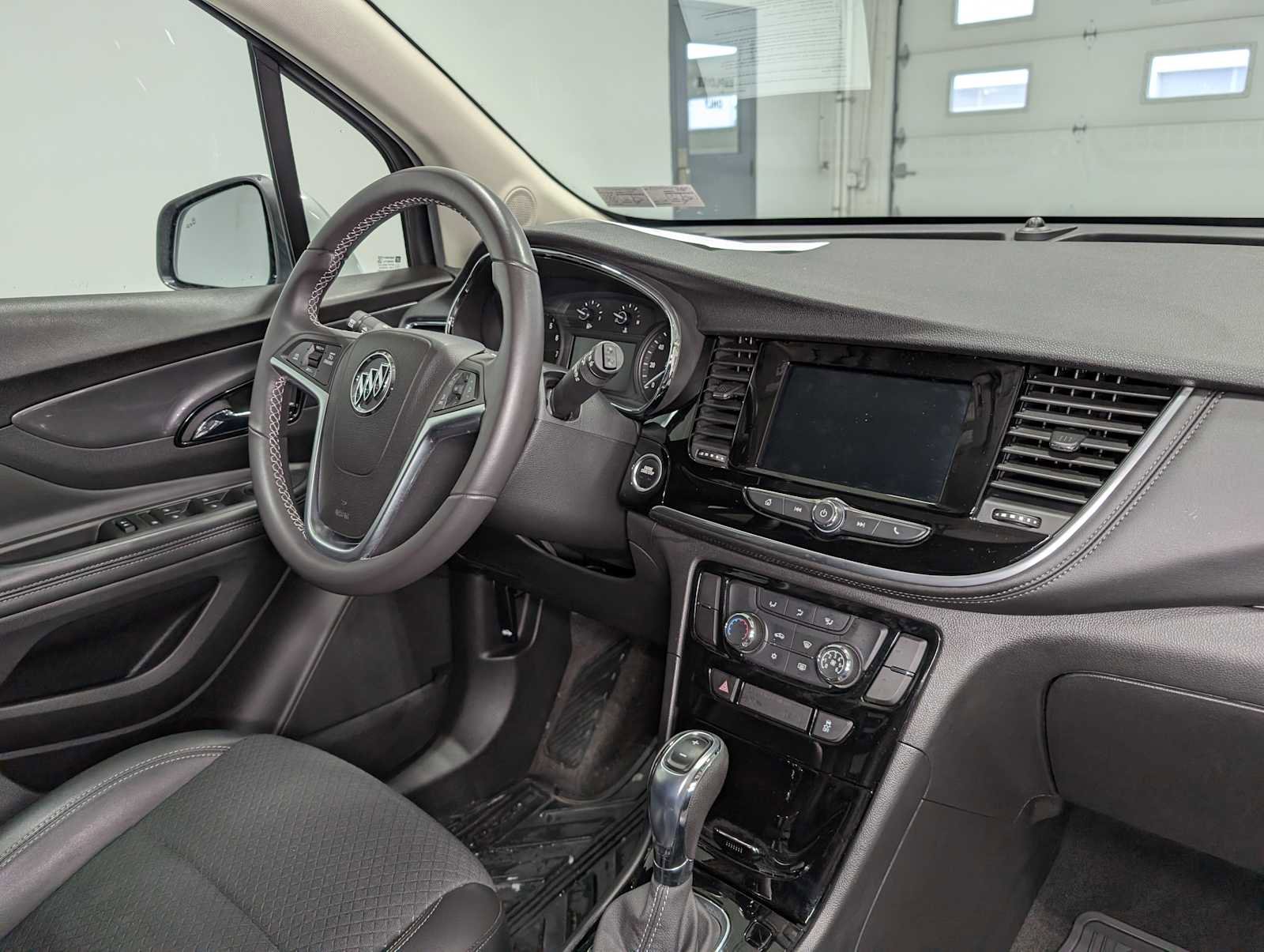 Used 2022 Buick Encore Preferred w/ Safety Package image 39