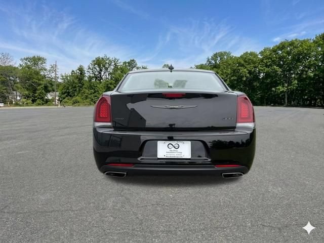 Used 2023 Chrysler 300 Touring w/ Sport Appearance Package AWD/4WD image 7