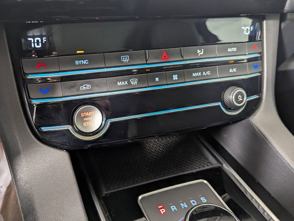 Used 2020 Jaguar F-PACE Premium image 20