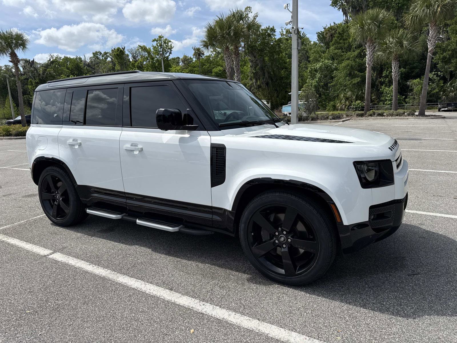 Used 2023 Land Rover Defender 110 X-Dynamic SE AWD/4WD image 1