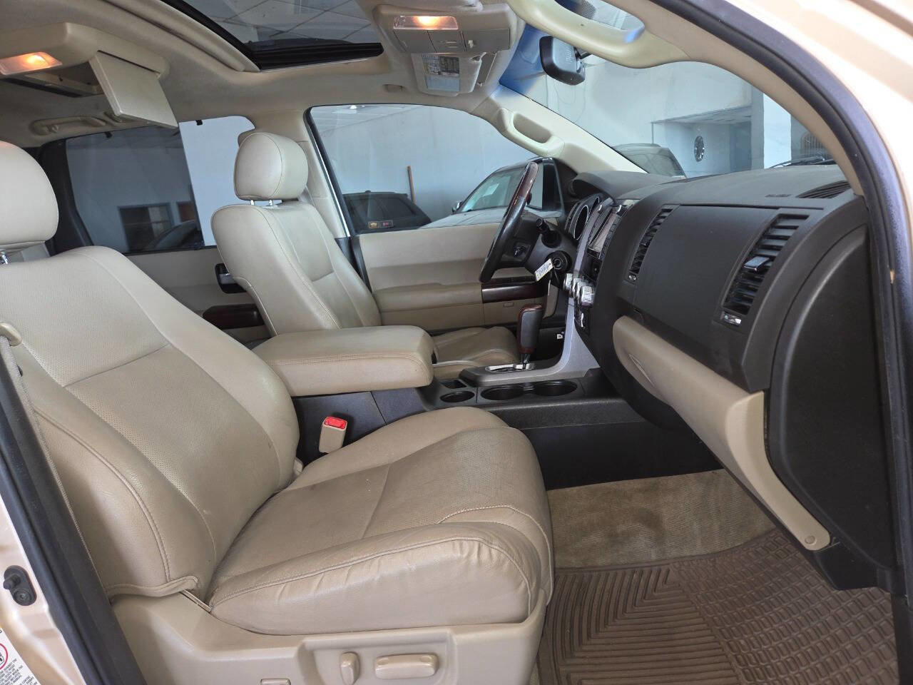 Used 2011 Toyota Sequoia Platinum AWD/4WD image 35