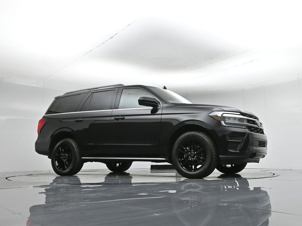 Used 2023 Ford Expedition XLT image 4