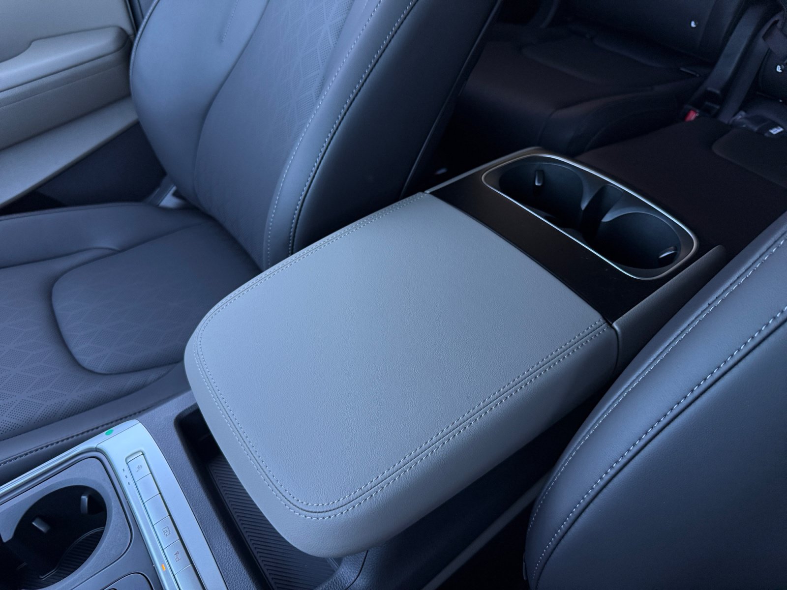 New 2027 Kia Carnival LXS FWD image 14