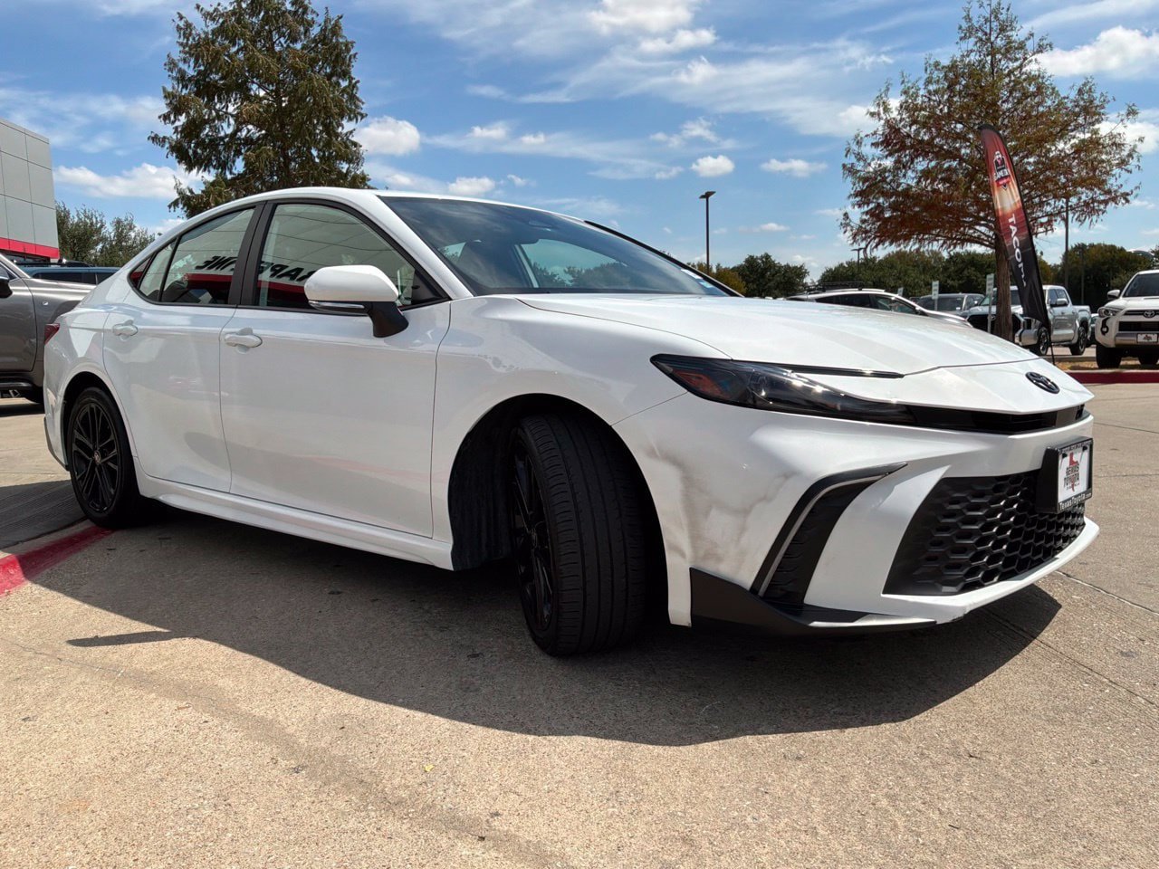 Used 2025 Toyota Camry SE w/ Convenience Package FWD image 4