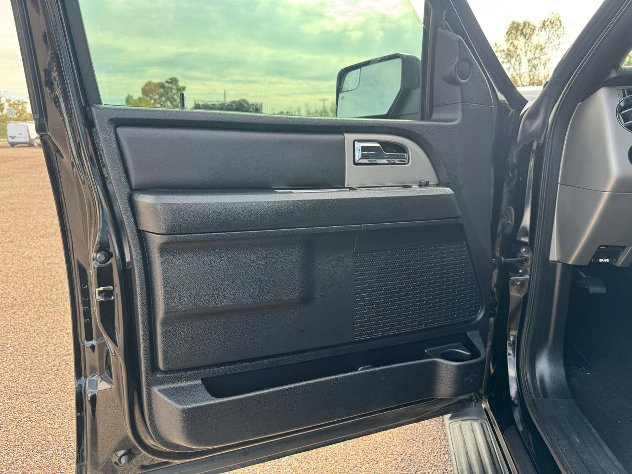 Used 2016 Ford Expedition EL XLT image 28