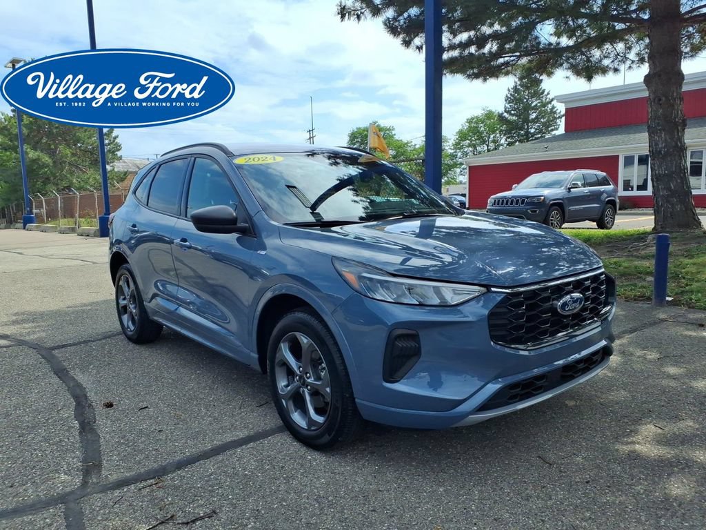 Certified 2024 Ford Escape ST-Line w/ Tech Pack #1 AWD/4WD image 4