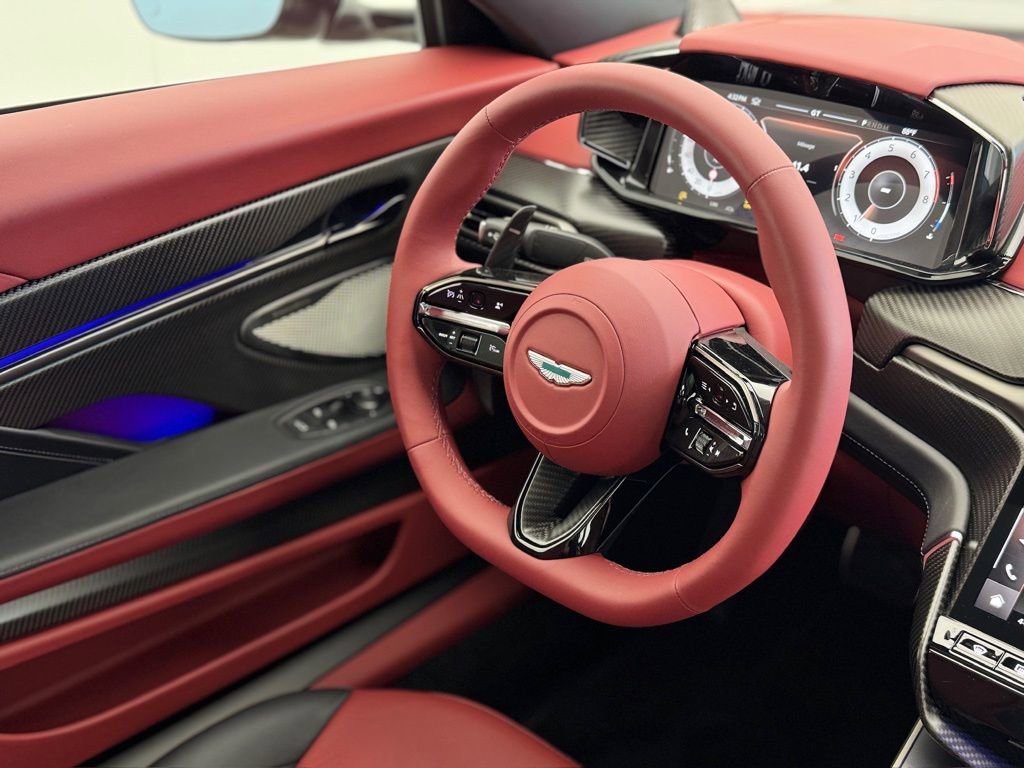 Used 2025 Aston Martin Vanquish image 18