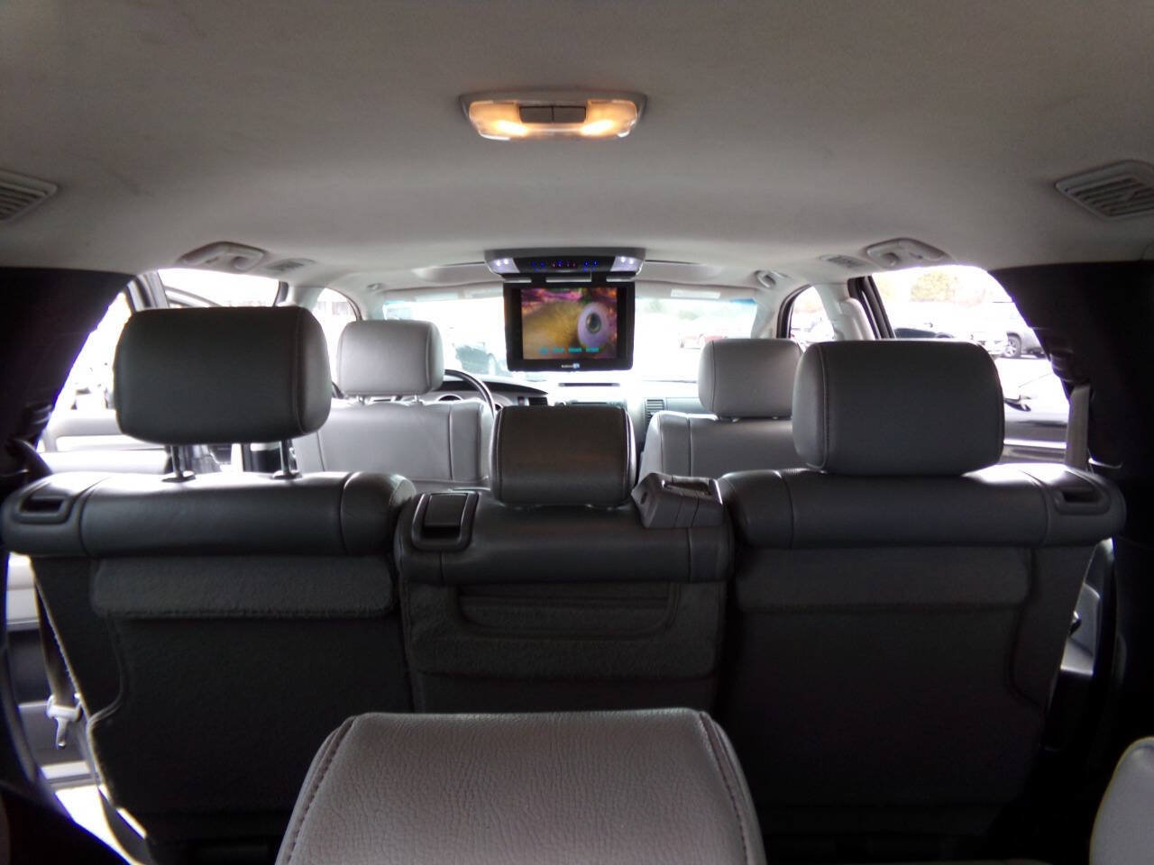Used 2011 Toyota Sequoia SR5 w/ Premium Pkg AWD/4WD image 19