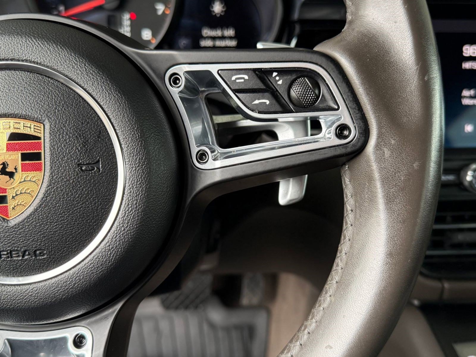 Used 2020 Porsche Macan AWD image 25