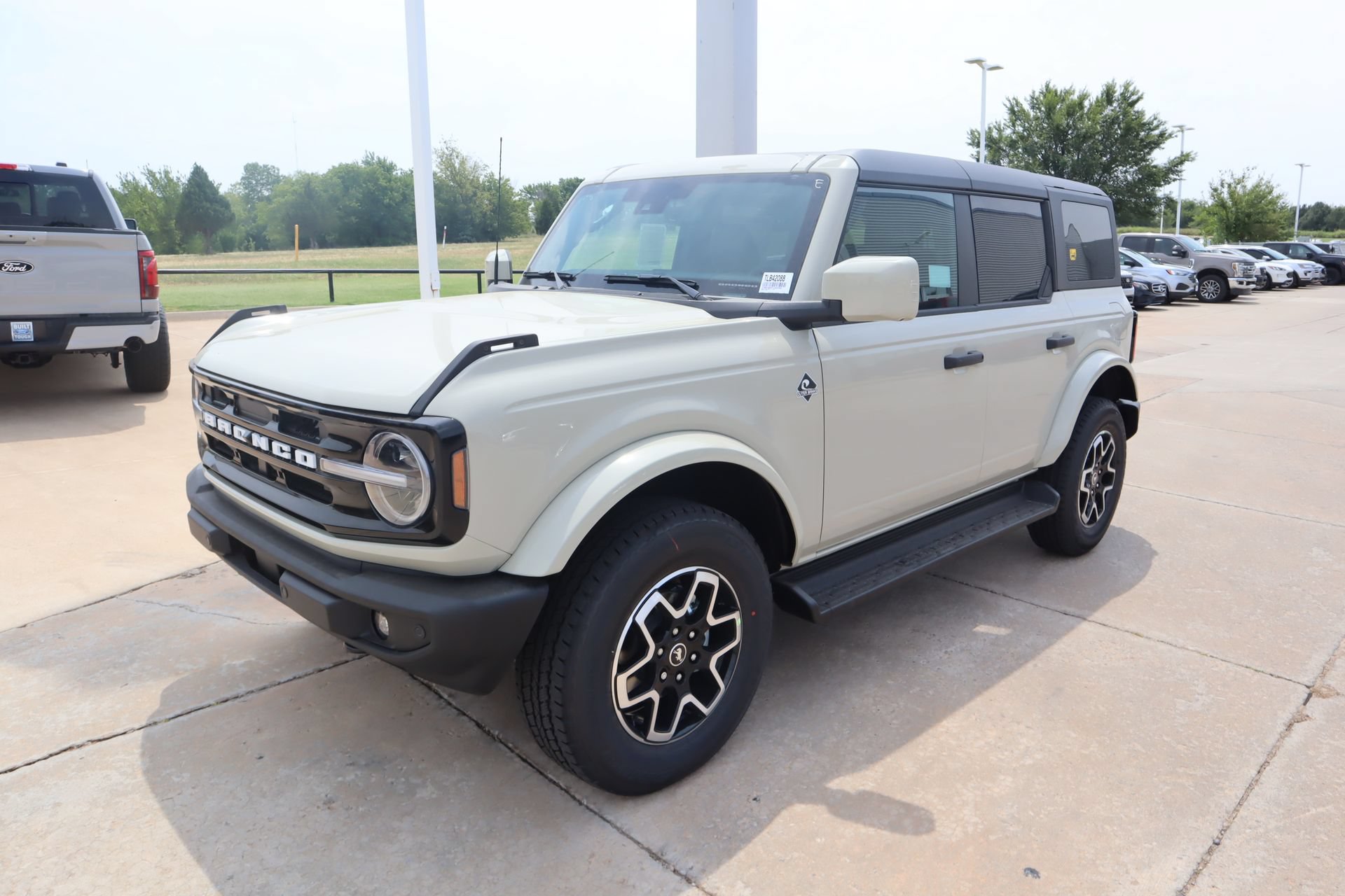 New 2026 Ford Bronco Outer Banks AWD/4WD image 11