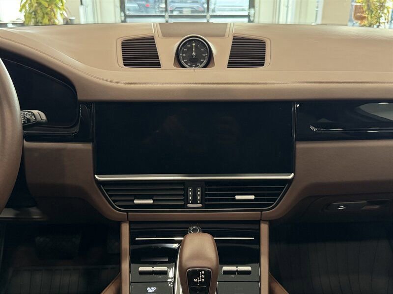 Used 2023 Porsche Cayenne image 33