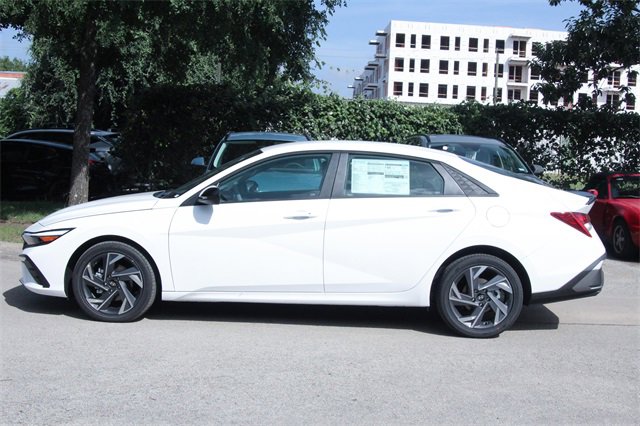 Certified 2025 Hyundai Elantra SEL image 6