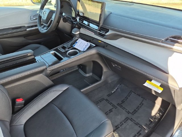 New 2026 Toyota Sienna XSE AWD/4WD image 32