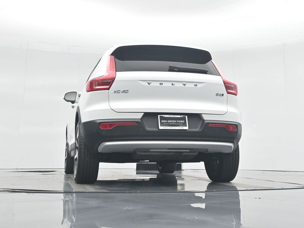 Used 2025 Volvo XC40 B5 Plus image 55
