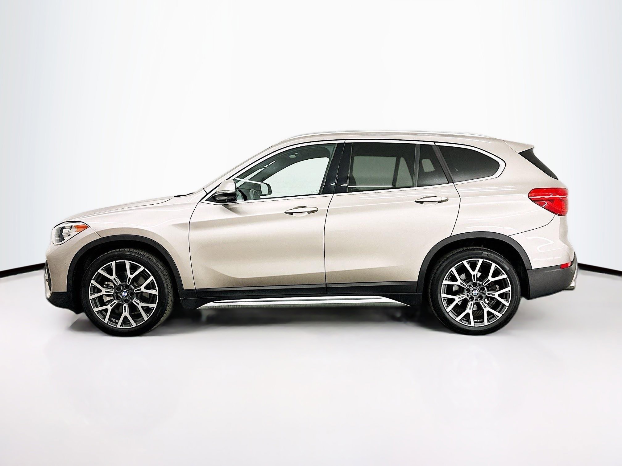 Used 2021 BMW X1 xDrive28i w/ Convenience Package image 4