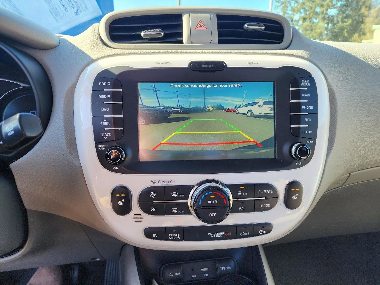 Used 2016 Kia Soul EV FWD image 19