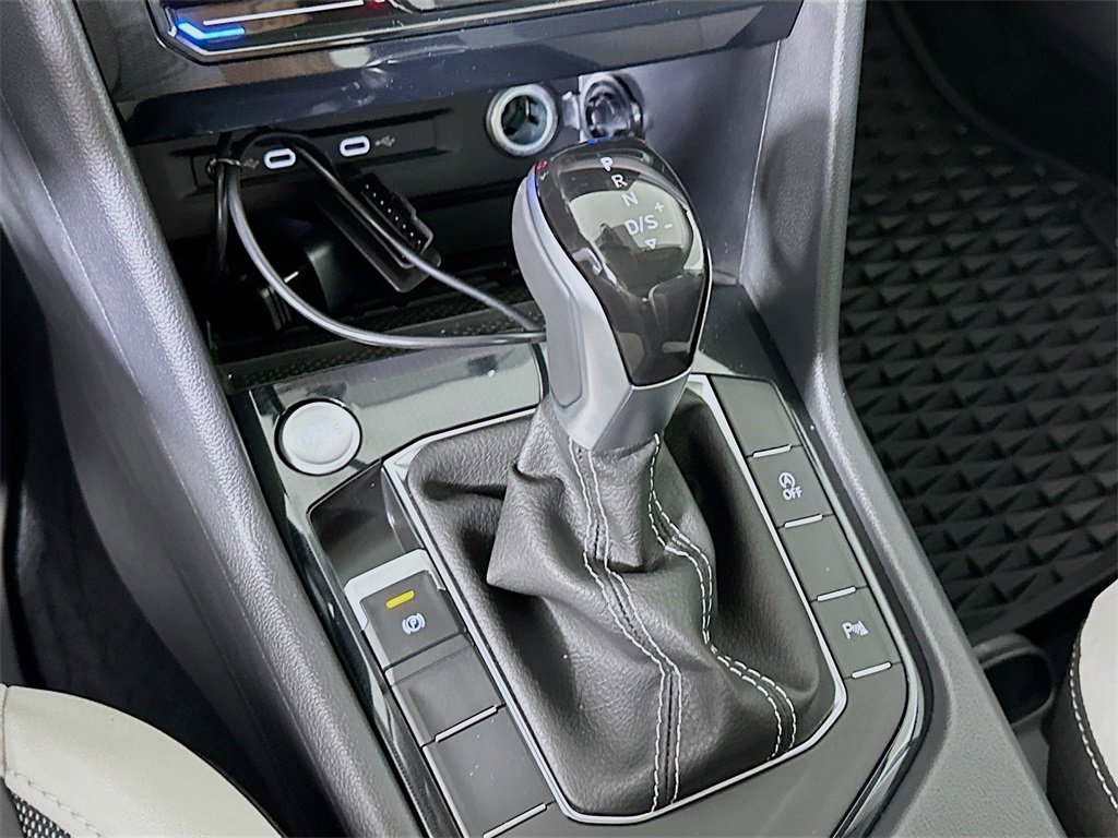 New 2025 Volkswagen Taos SE image 22