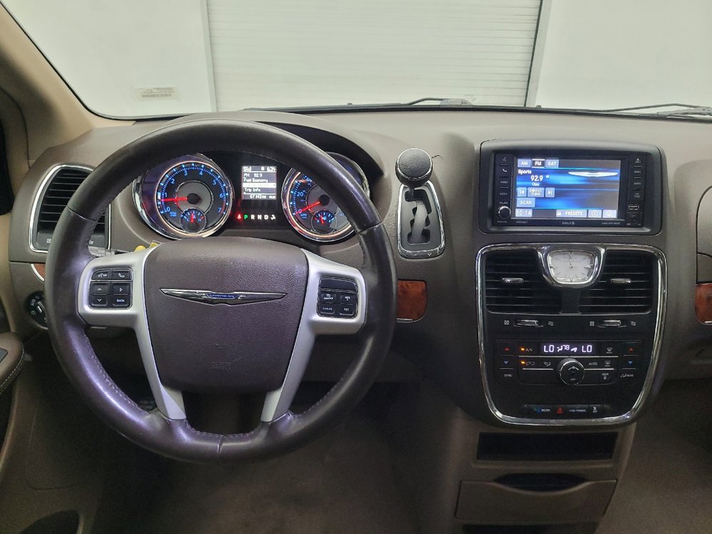 Used 2016 Chrysler Town & Country Touring image 22