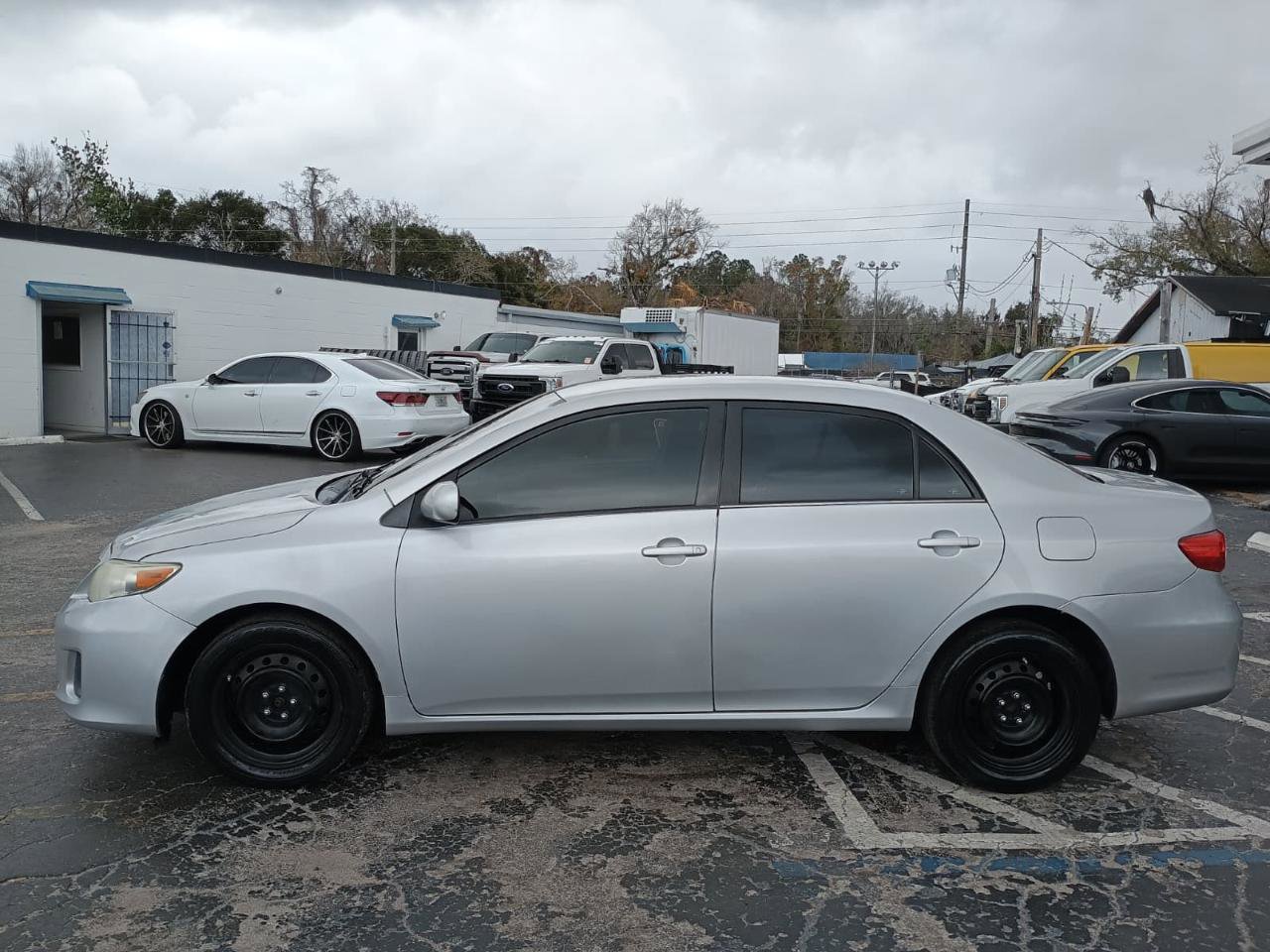 Used 2013 Toyota Corolla LE FWD image 4