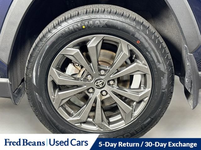 Used 2022 Toyota RAV4 XLE Premium image 32